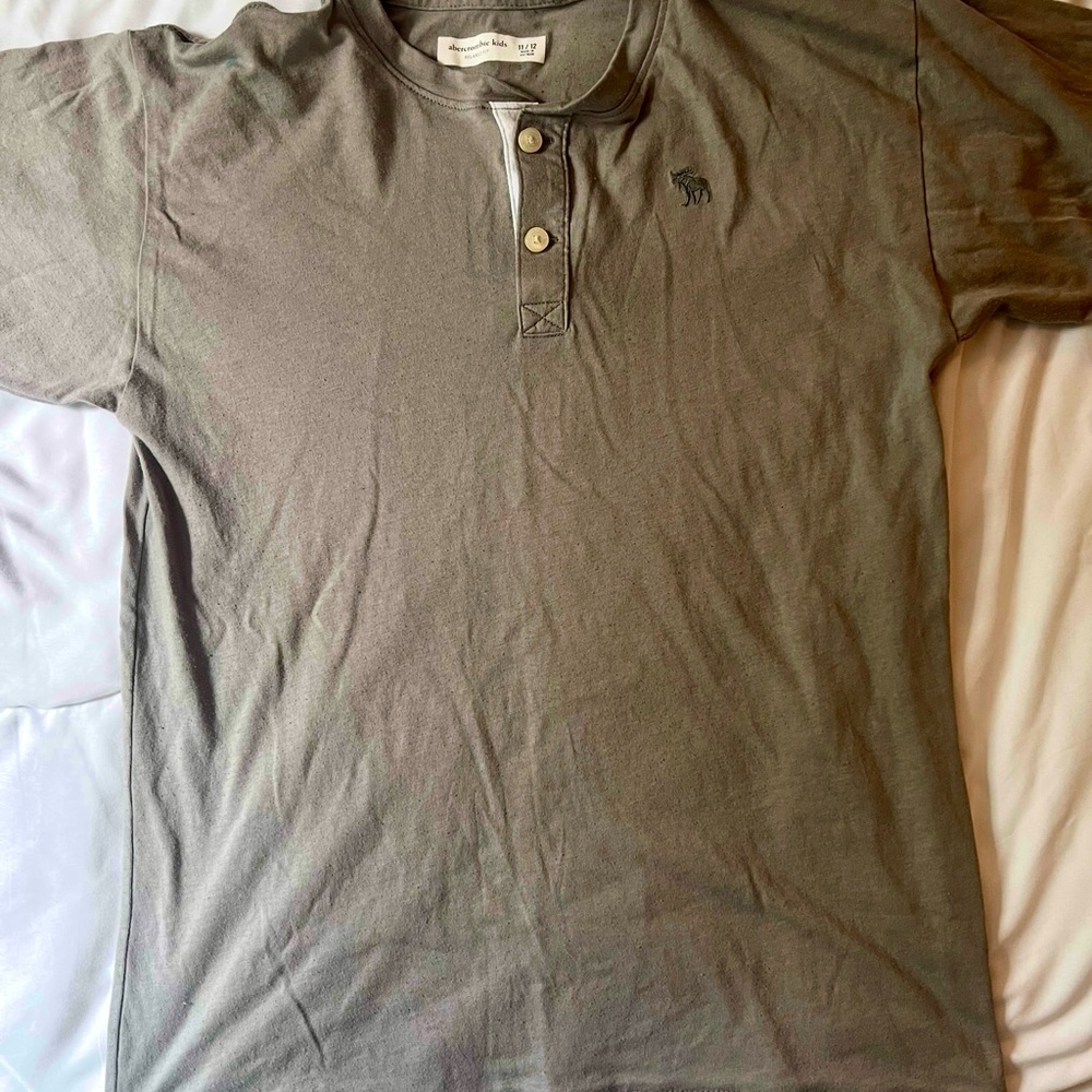 Abercrombie Kids Gray Short Sleeve Henley